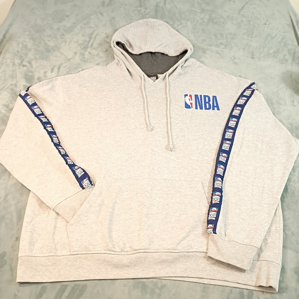 NBA Logo Hoodie Mens XXL Gray Fleece Pullover Logo Tape Sleeve Sweatshirt